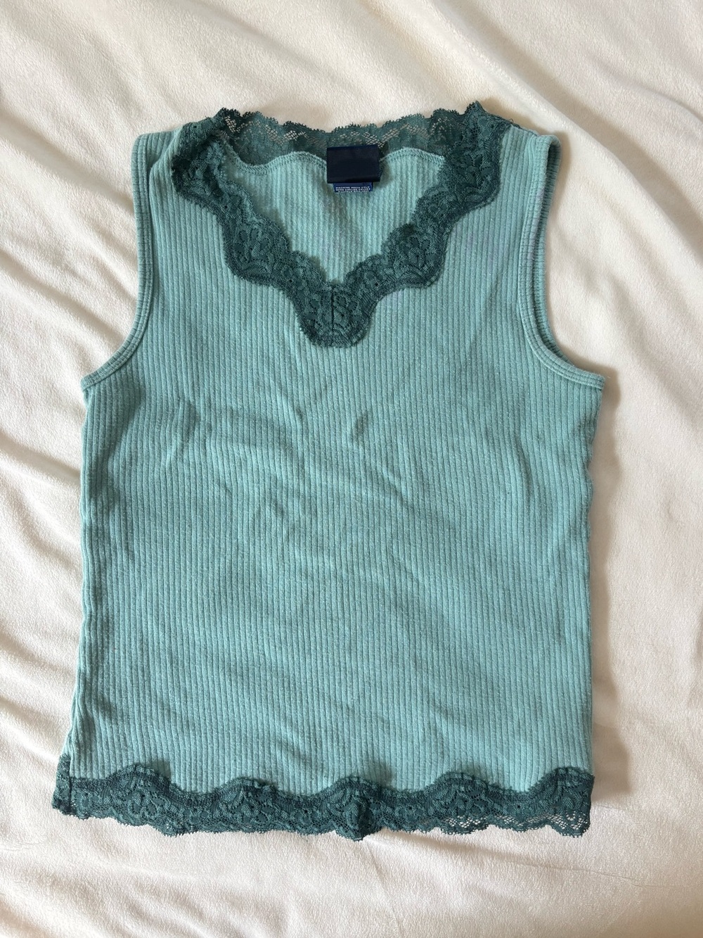 Vintage Y2K Women’s Lace-Trim Ribbed Cropped Top